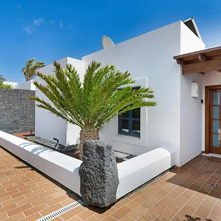 Villa Sleeps 6 With Pool Private & Sauna * Playa Blanca (Lanzarote)