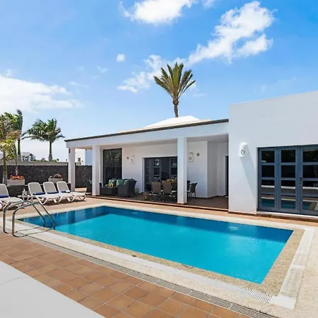 Villa Villa Sleeps 6 With Pool Private & Sauna *