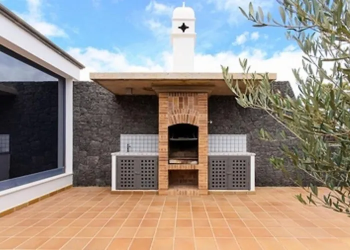 Villa Sleeps 6 With Pool Private & Sauna Playa Blanca (Lanzarote)