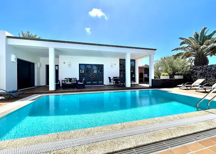 Villa Sleeps 6 With Pool Private & Sauna * Playa Blanca (Lanzarote)