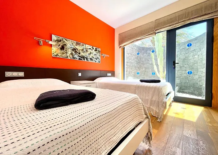 Villa Sleeps 6 With Pool Private & Sauna *