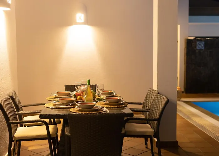 Villa Sleeps 6 With Pool Private & Sauna *