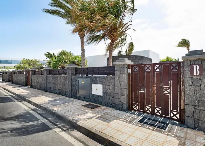 Villa Villa Sleeps 6 With Pool Private & Sauna Playa Blanca (Lanzarote)