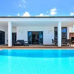 Sleeps 6 With Pool Private & Sauna