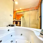 Sleeps 6 With Pool Private & Sauna *
