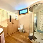 Sleeps 6 With Pool Private & Sauna * 플라야블랑카