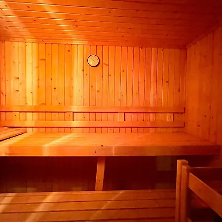 Sleeps 6 With Sauna *