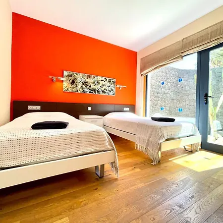 Sleeps 6 With Pool Private & Sauna *