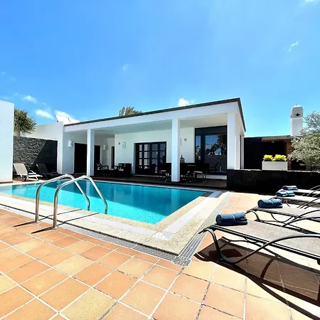 Sleeps 6 With Pool Private & Sauna Playa Blanca (Lanzarote)