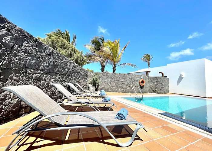 Villa Sleeps 6 With Pool Private & Sauna Playa Blanca