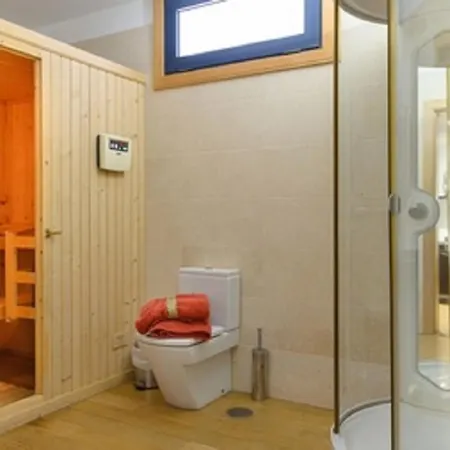 Sleeps 6 With Pool Private & Sauna فيلة *