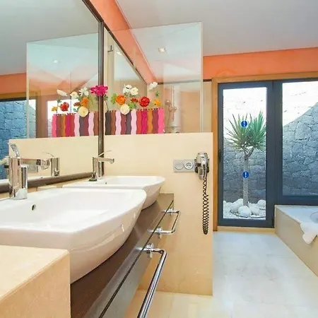 Villa Sleeps 6 With Sauna