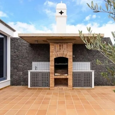 Beautiful 5-bed In Playa Blanca (Lanzarote)