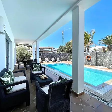 Villa Beautiful 5-bed In Playa Blanca (Lanzarote)
