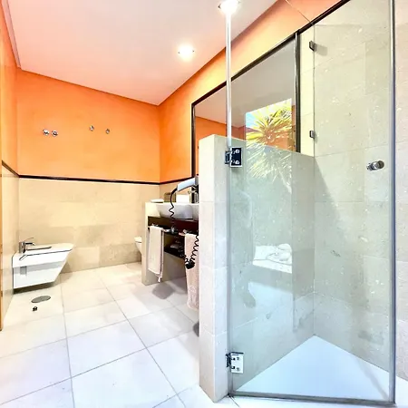 Sleeps 6 With Pool Private & Sauna Villa *
