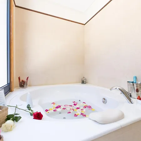 فيلة Sleeps 6 With Pool Private & Sauna