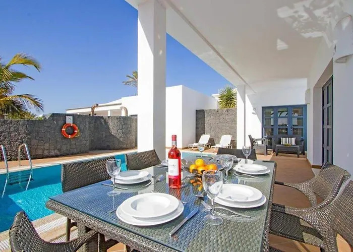 Villa Sleeps 6 With Pool Private & Sauna