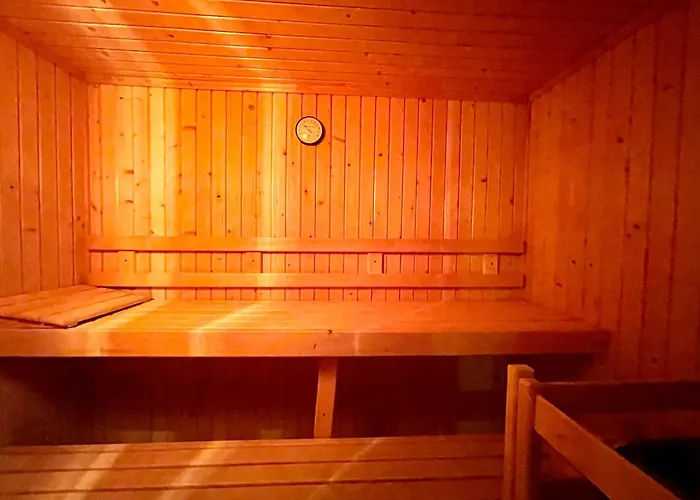 Villa Sleeps 6 With Pool Private & Sauna *