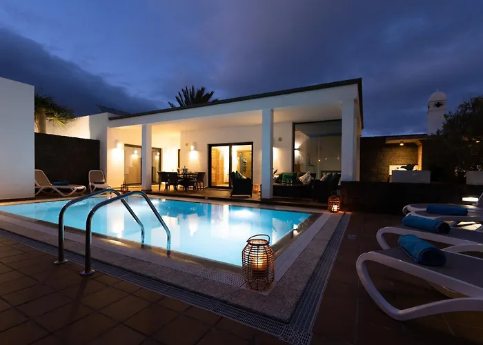 Villa Sleeps 6 With Pool Private & Sauna
